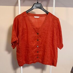 Garnet Hill linen v-neck short sleeved button front top
